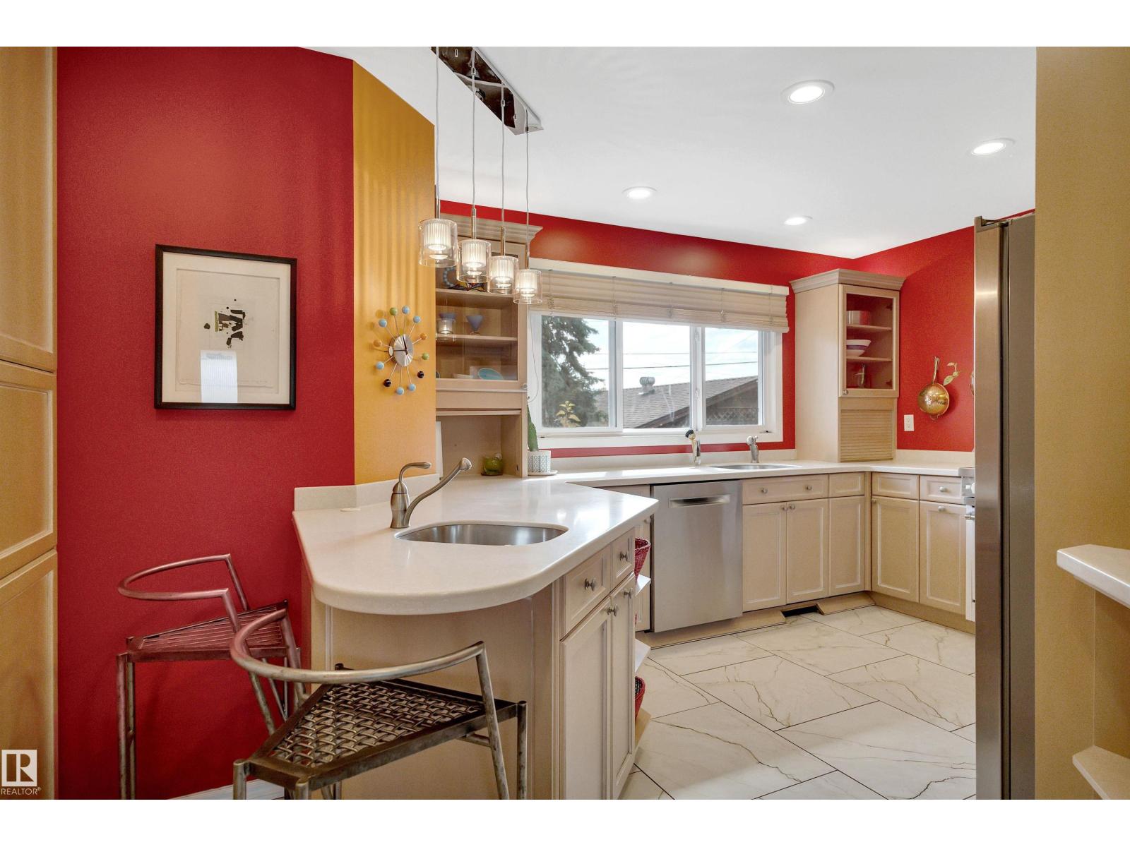 5331 105 Street NW - Photo 12
