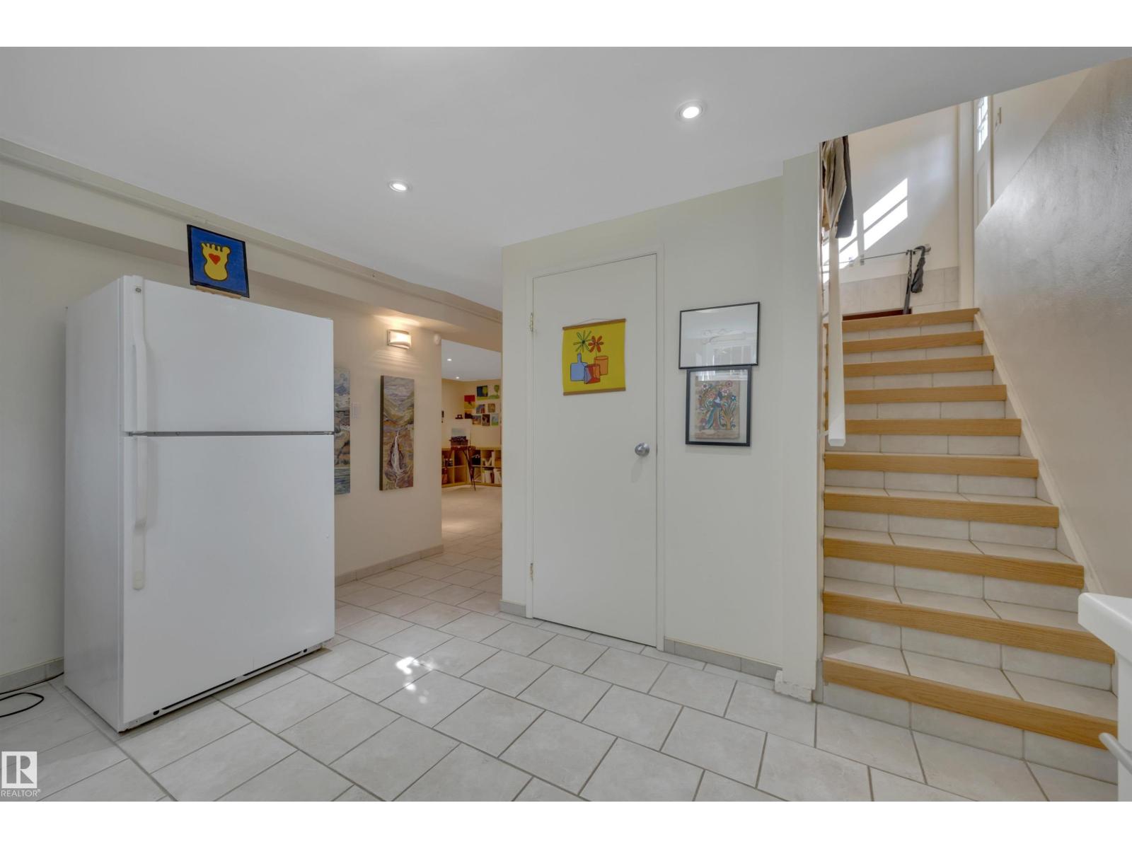 5331 105 ST NW - 33