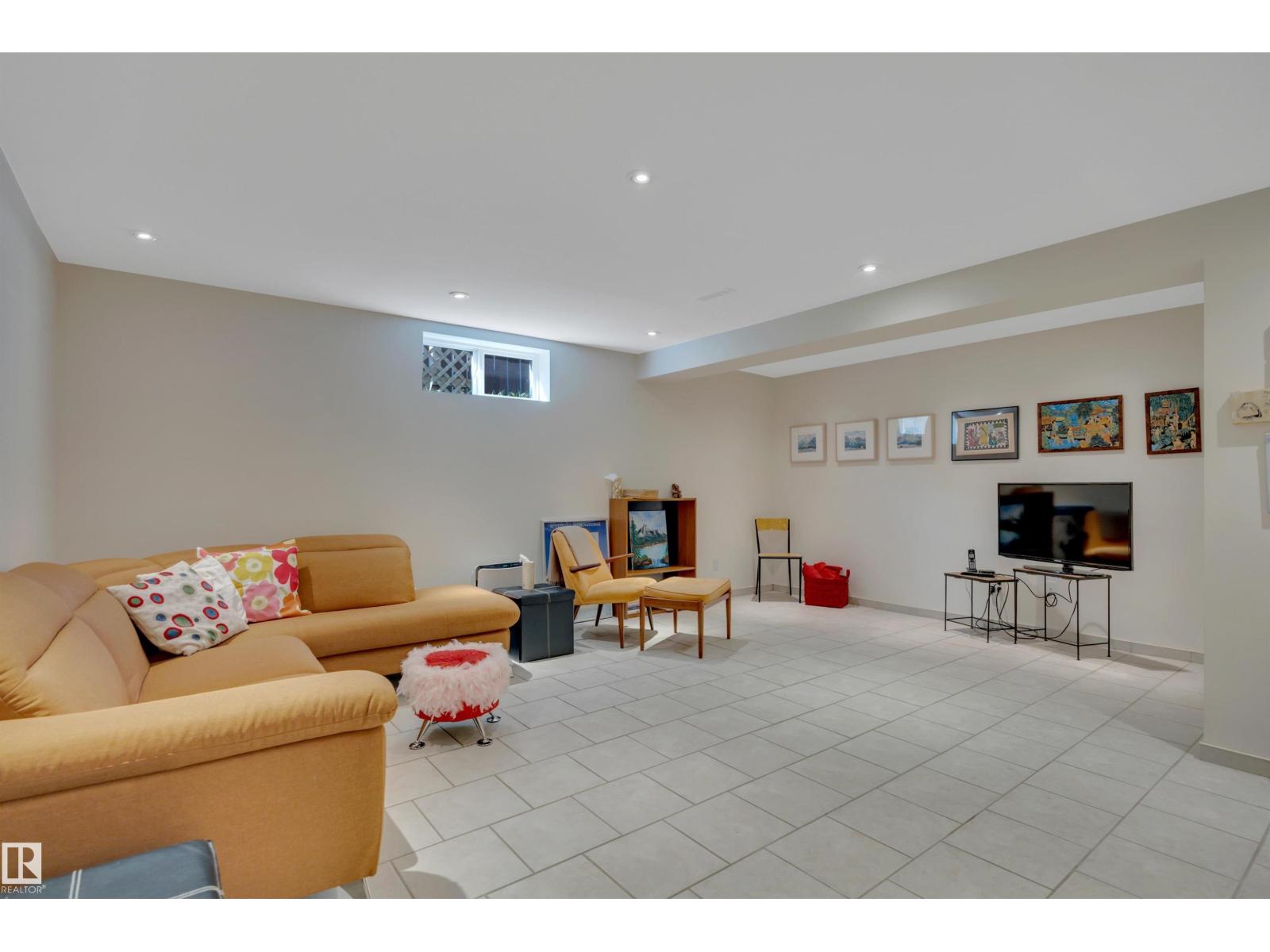 5331 105 ST NW - 35