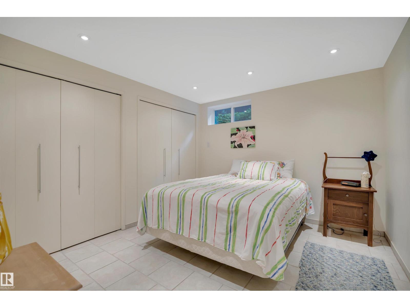 5331 105 ST NW - 40