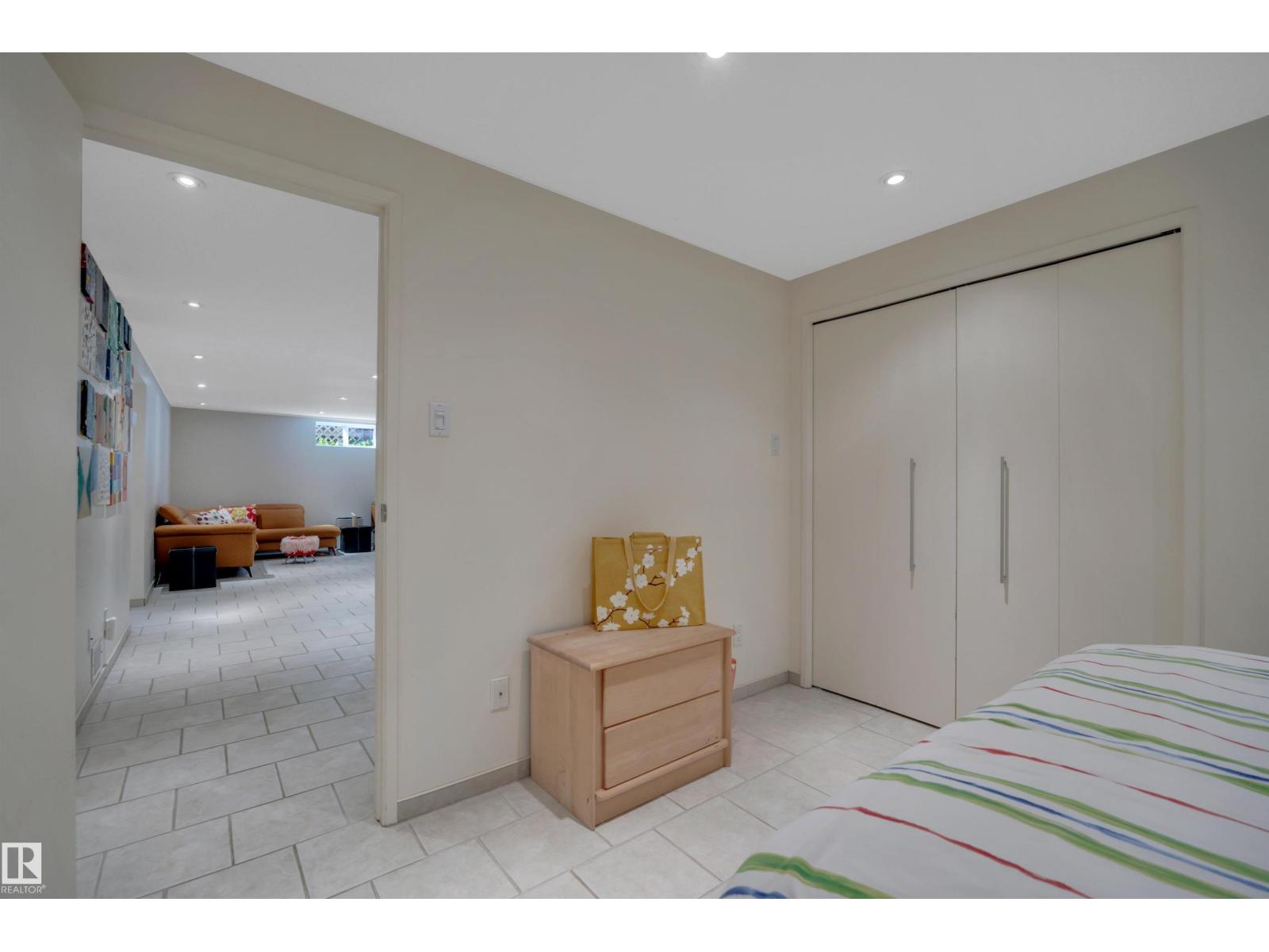 5331 105 ST NW - 41