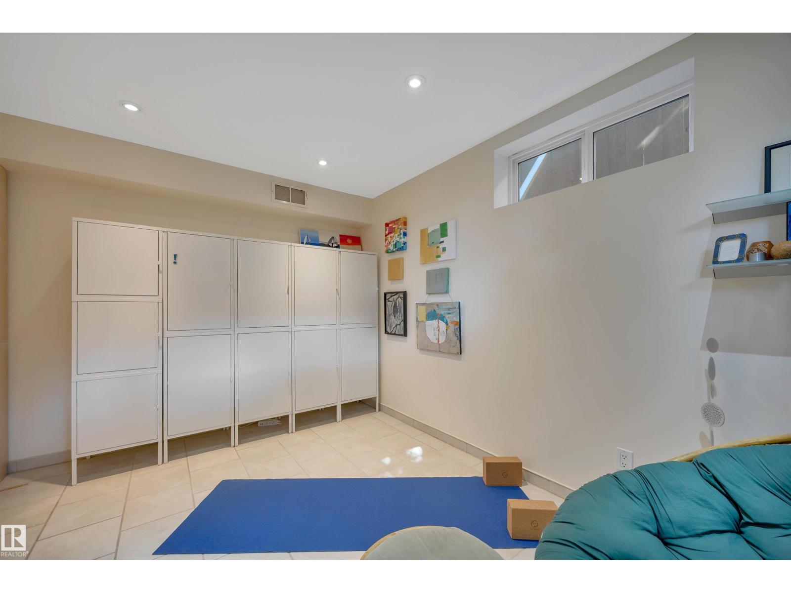 5331 105 ST NW - 44