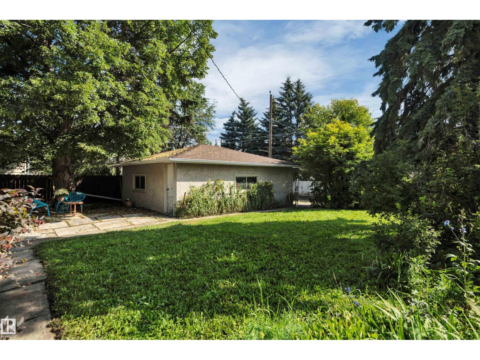 5331 105 ST NW - 54
