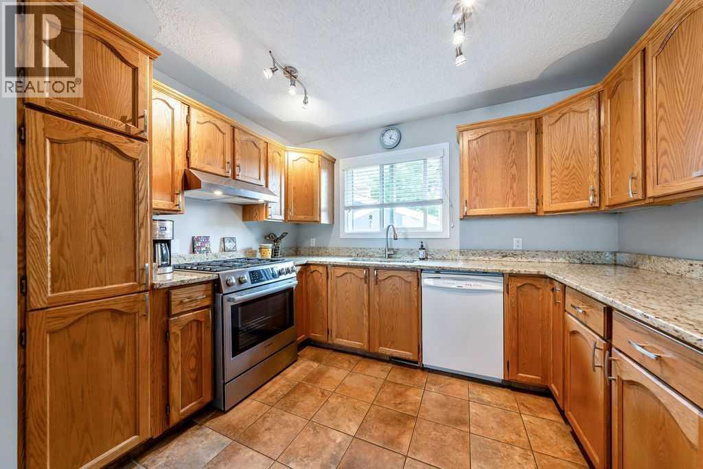 4325 70 Street NW - 12