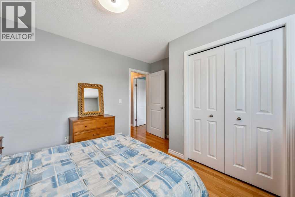 4325 70 Street NW - 21