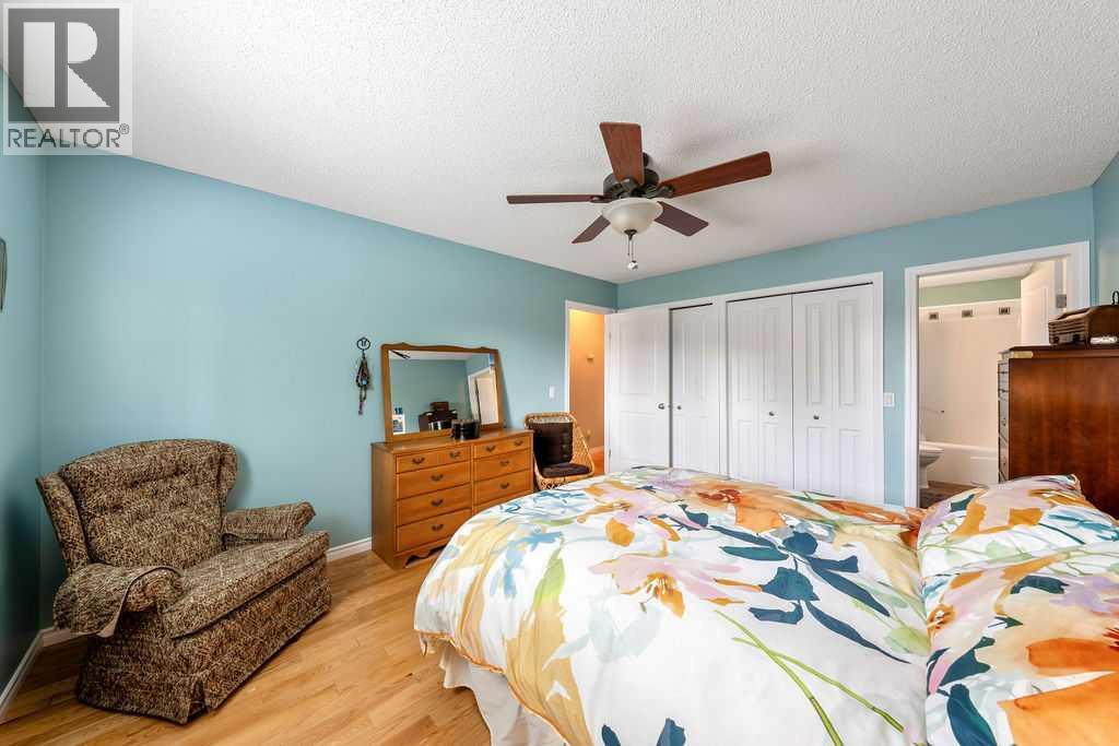 4325 70 Street NW - 23