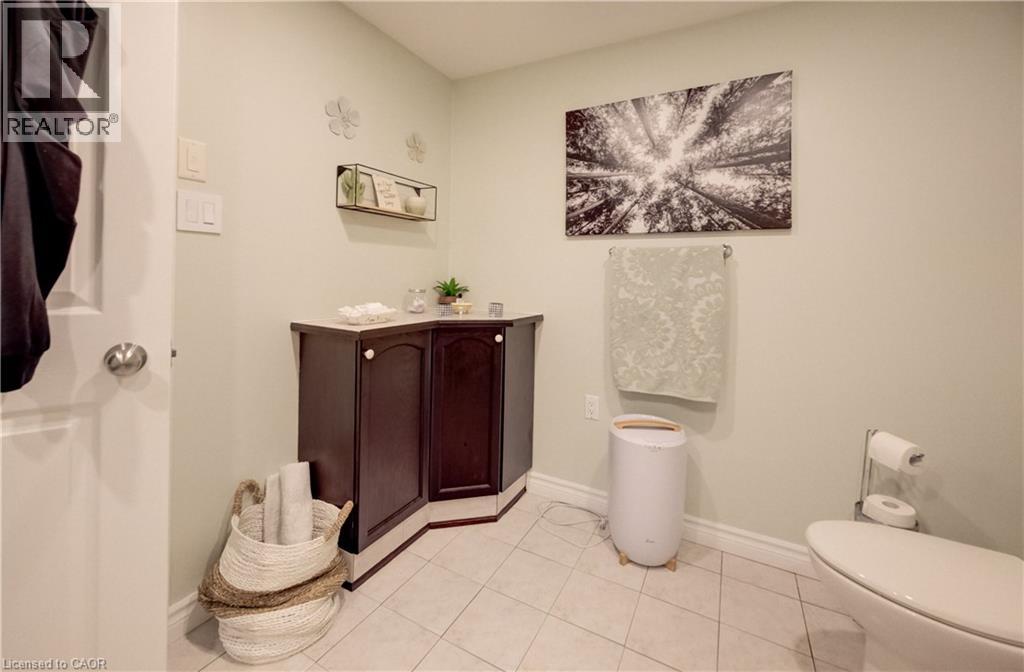 270 TALBOT Street - Image 37