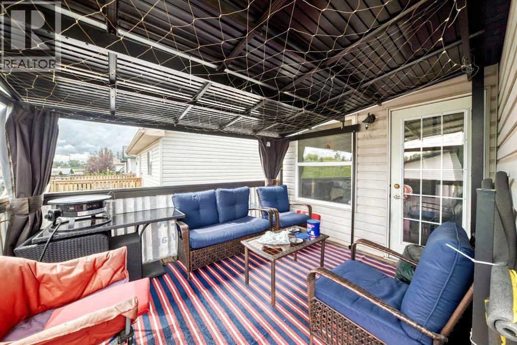 4446 54A Avenue Crescent - 11