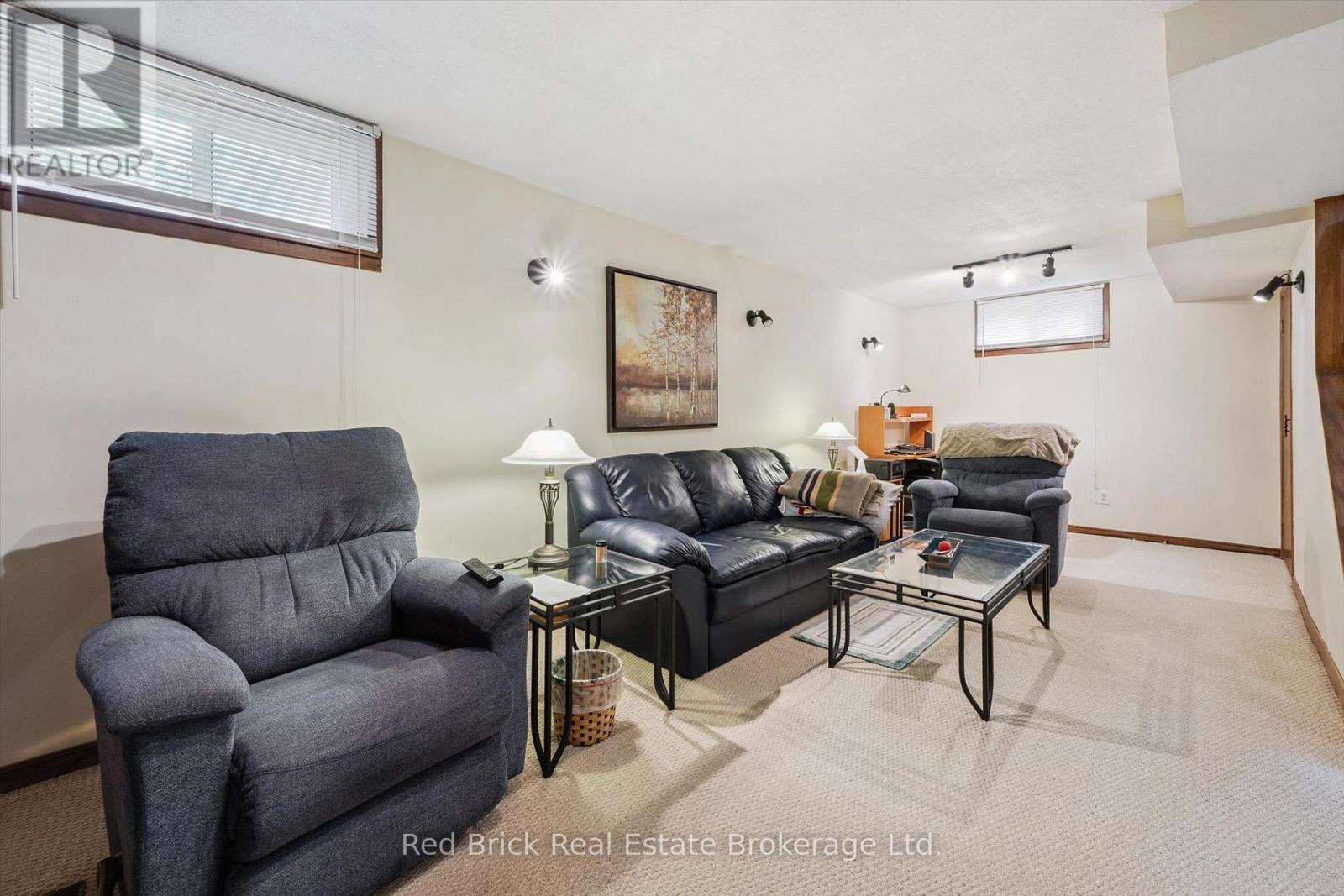 2 WOODBOROUGH ROAD - Image 32