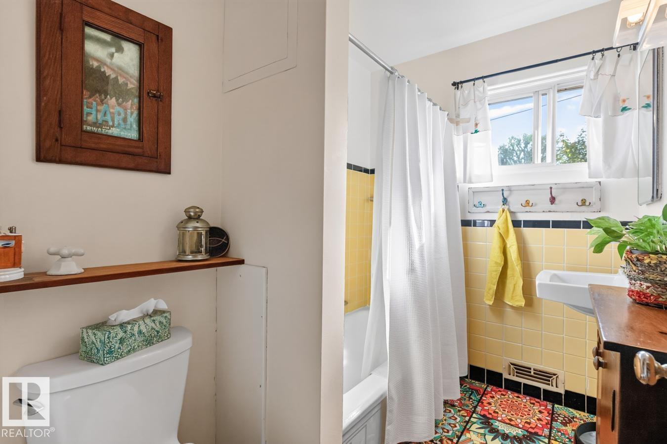 9603 79 ST NW - 21