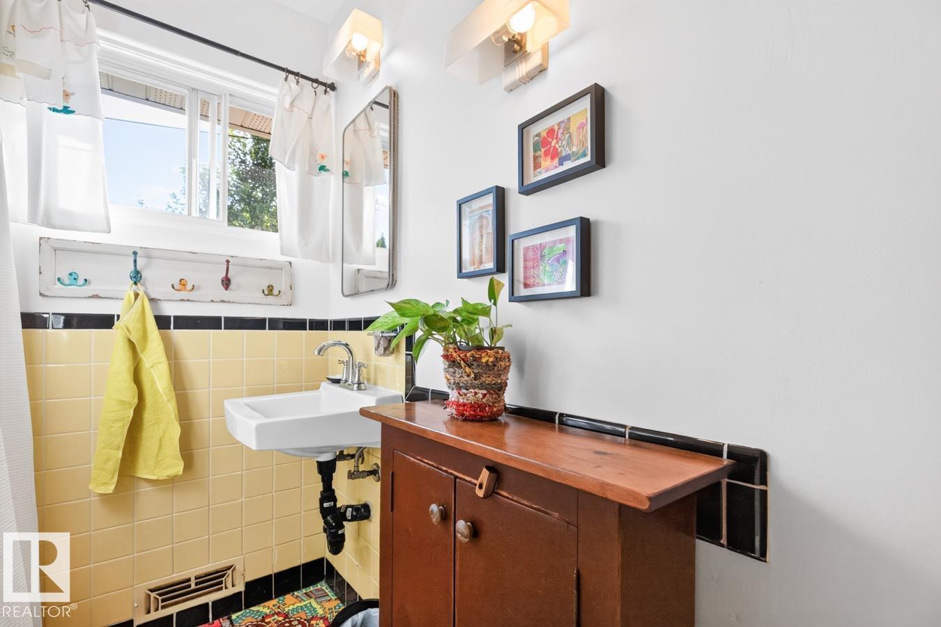 9603 79 ST NW - 22