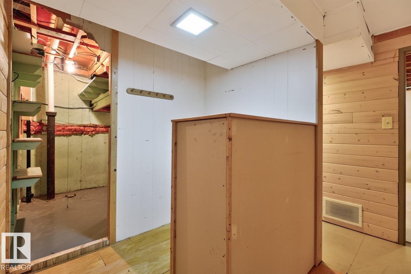 9603 79 ST NW - 26