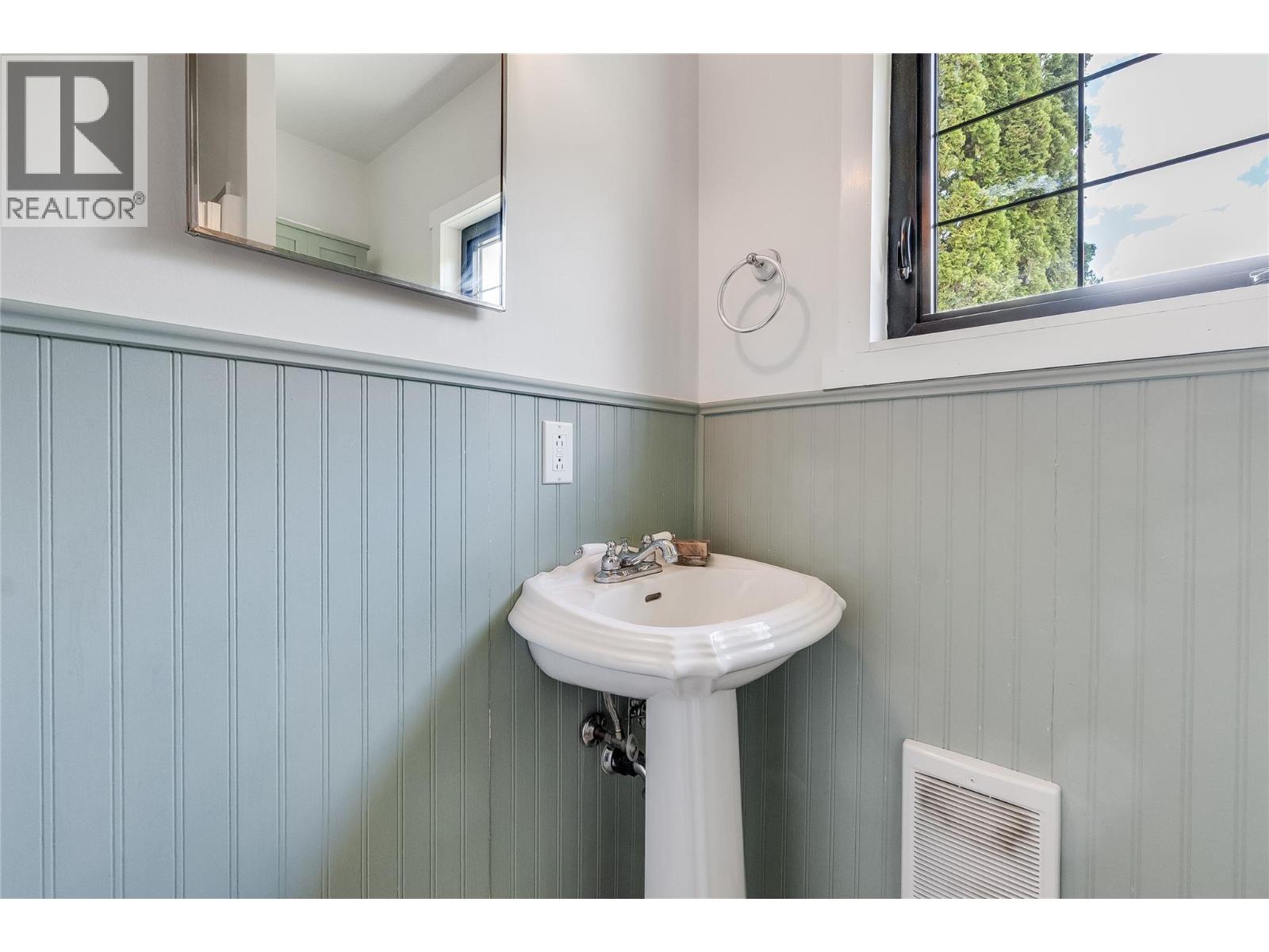 765 LEWIS Road, Harrop