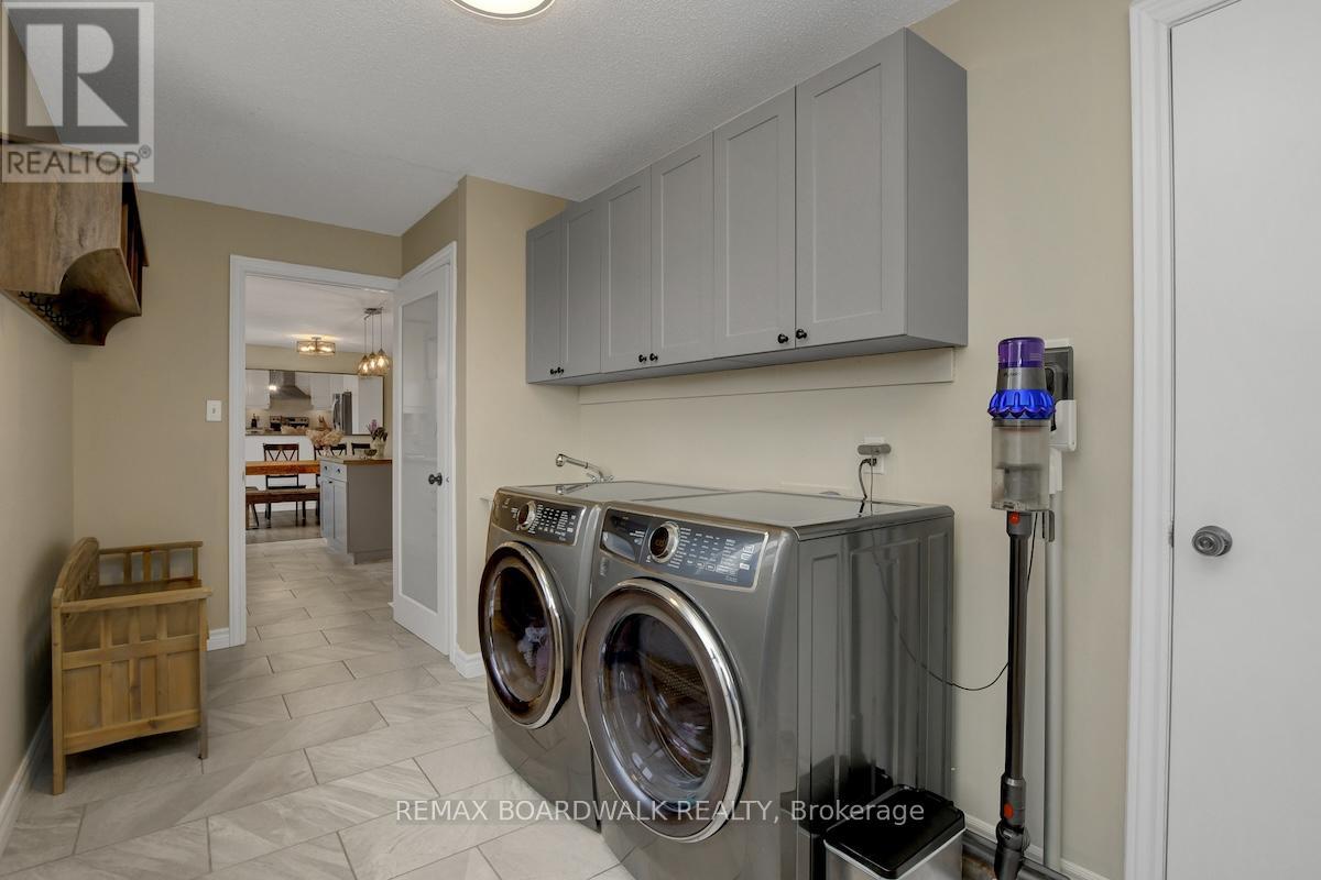 1505 7TH LINE - Image 30