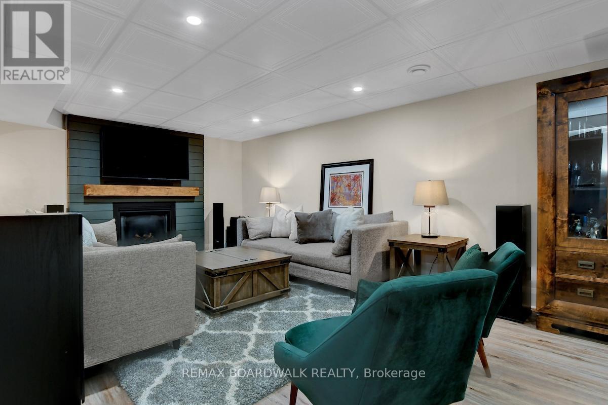 1505 7TH LINE - Image 32