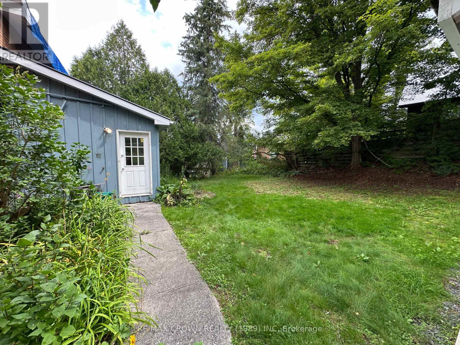 23 LANSDOWNE STREET W - Image 39