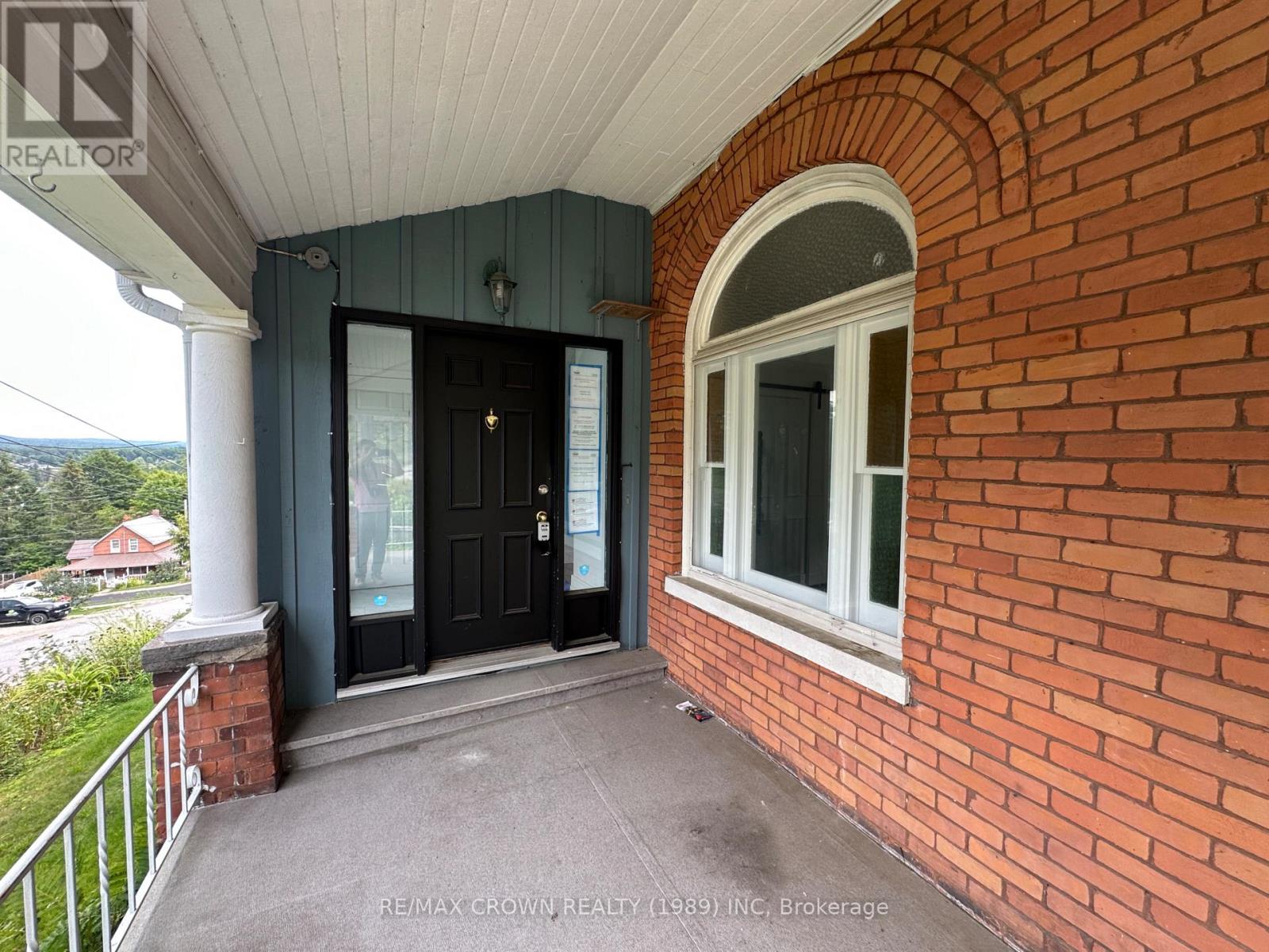 23 LANSDOWNE STREET W - Image 4