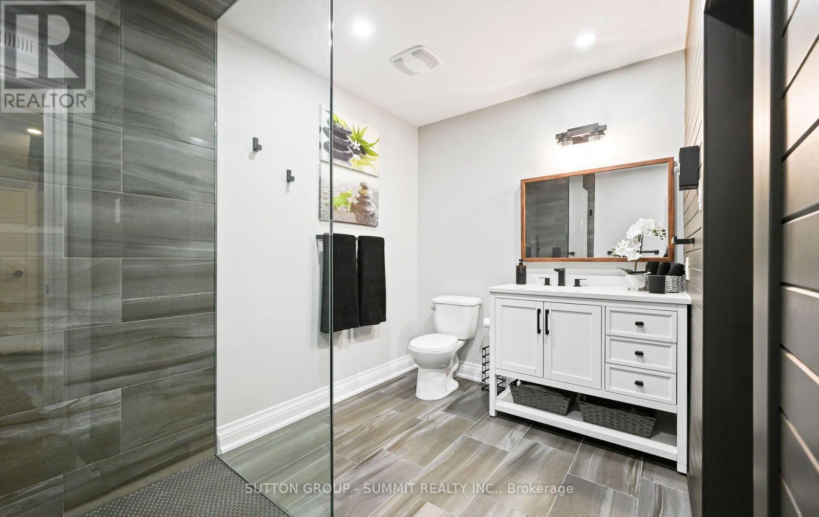 1095 GERAN CRESCENT - 40