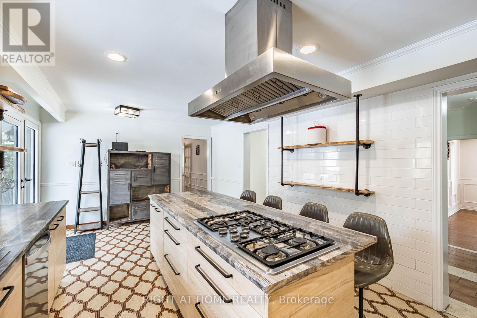 2123 GORDON DRIVE - 16
