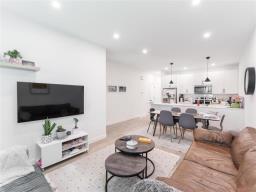 Living room - 1090 Mcmillan Avenue, Winnipeg, MB R3M0V9 Photo 7