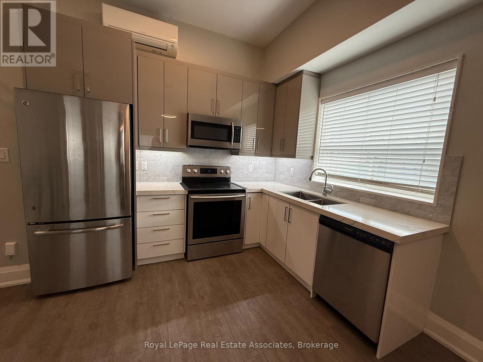 Photo of 2548 Eglinton Avenue