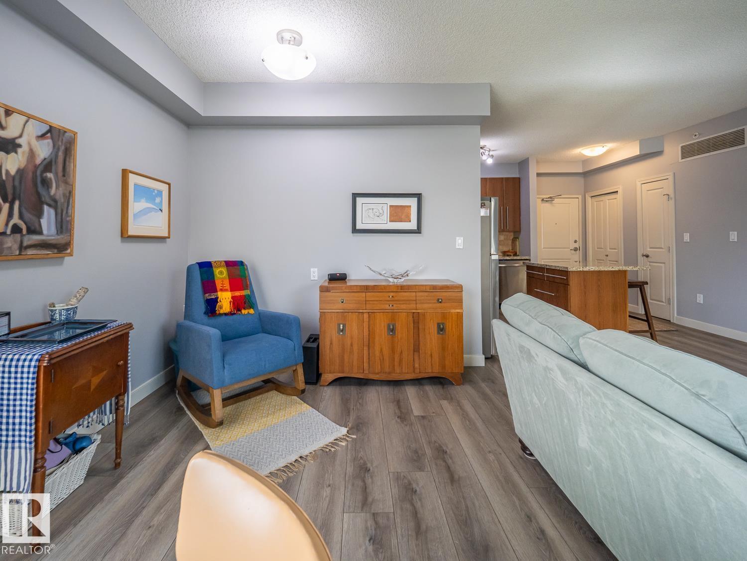 #701 9819 104 ST NW - 11