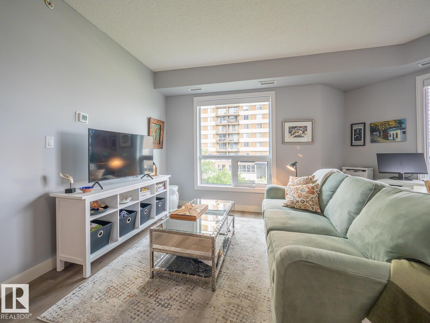 #701 9819 104 ST NW - 7