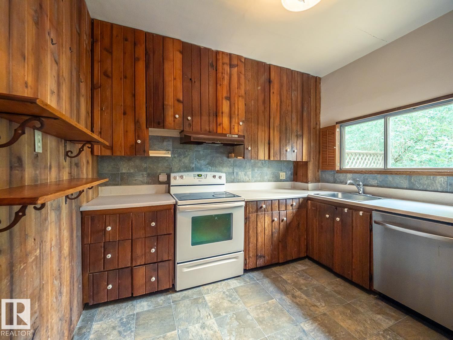 11005 80 Avenue NW - Photo 11