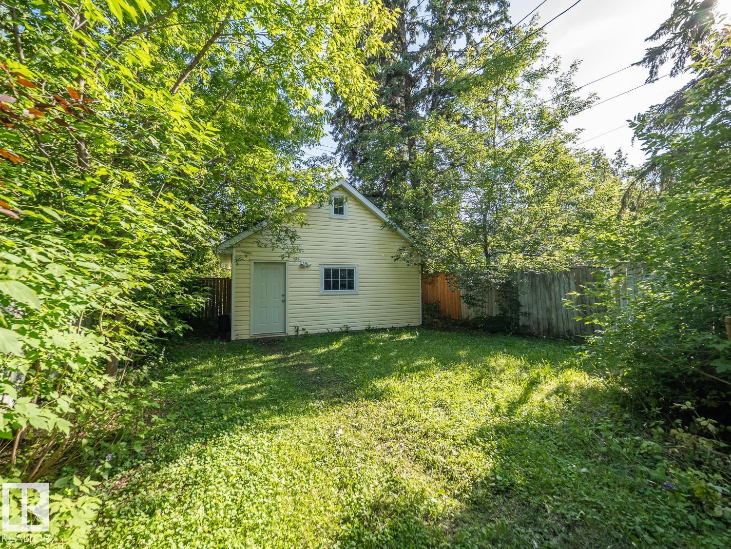 11005 80 Avenue NW - Photo 36