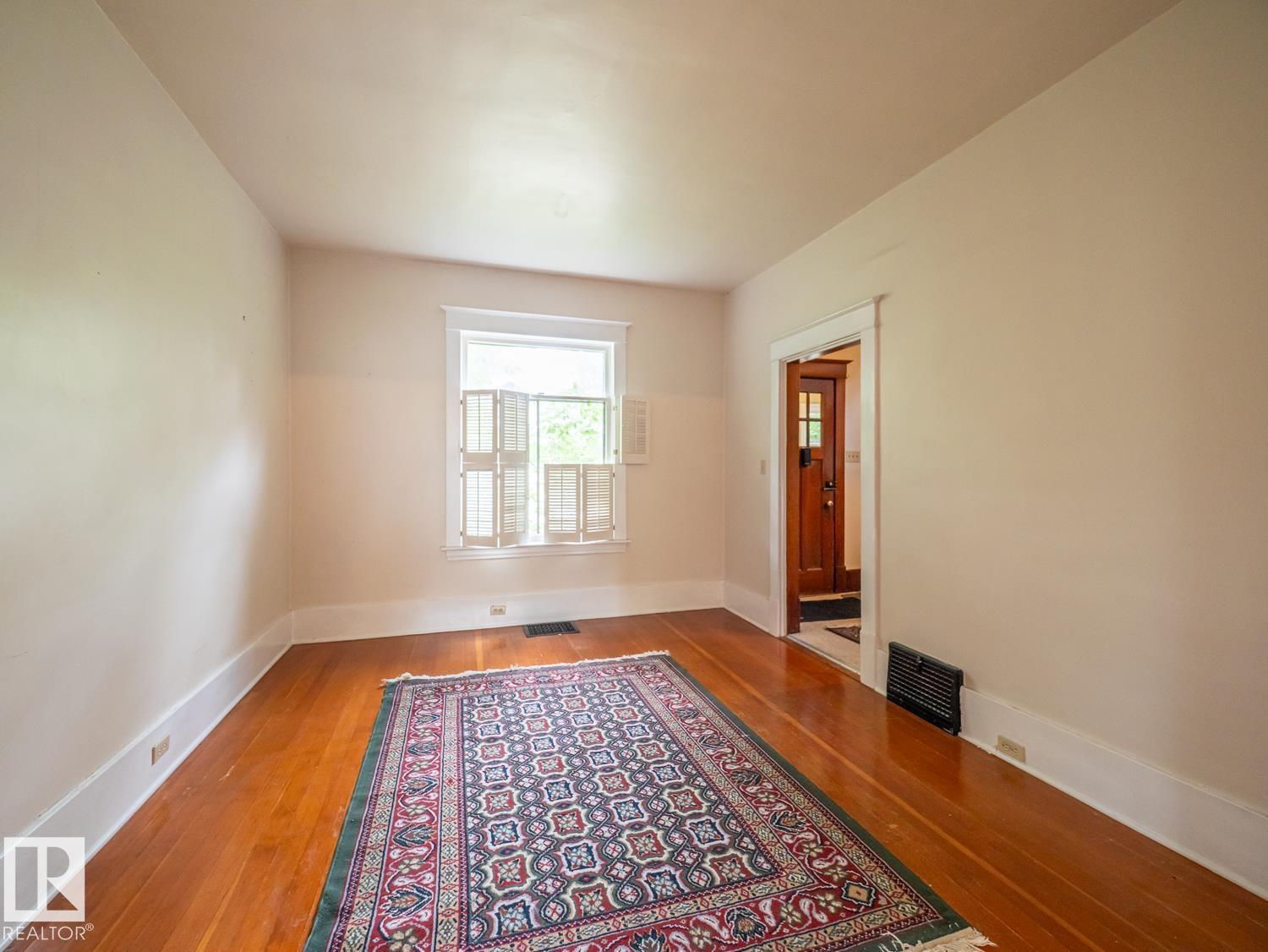 11005 80 AV NW - 5