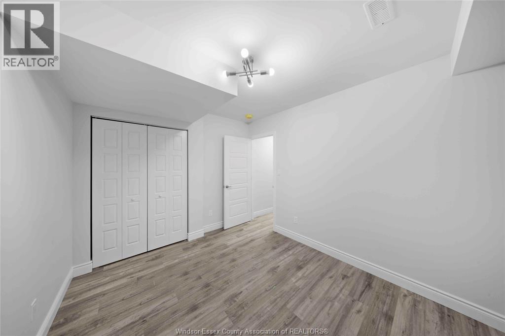 2271 LOUIS AVENUE - Image 28
