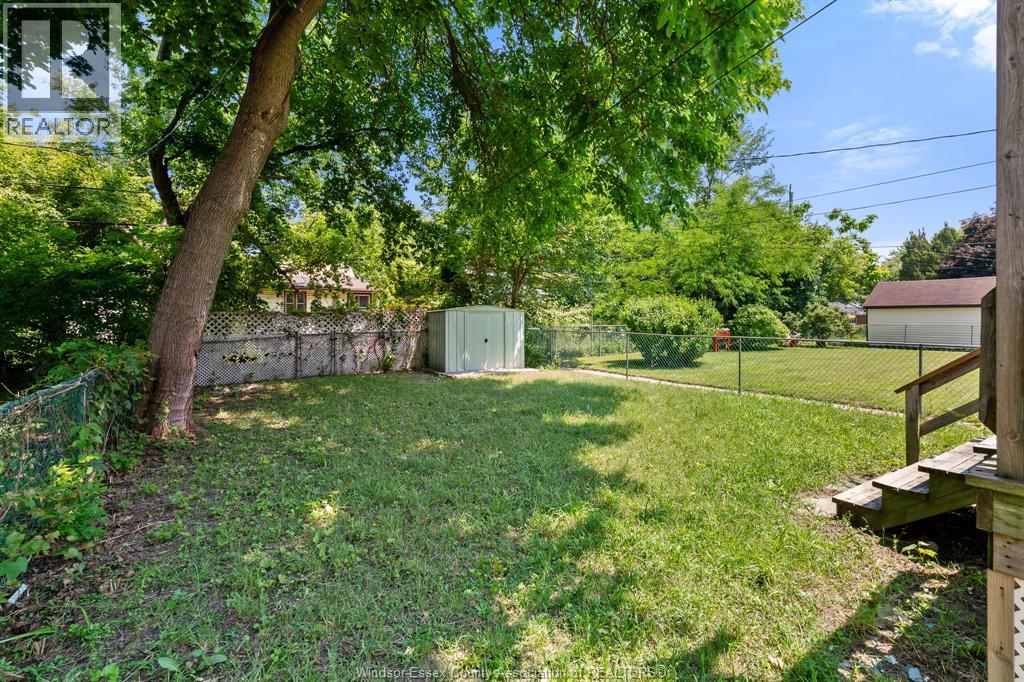 1054 Josephine - Image 24