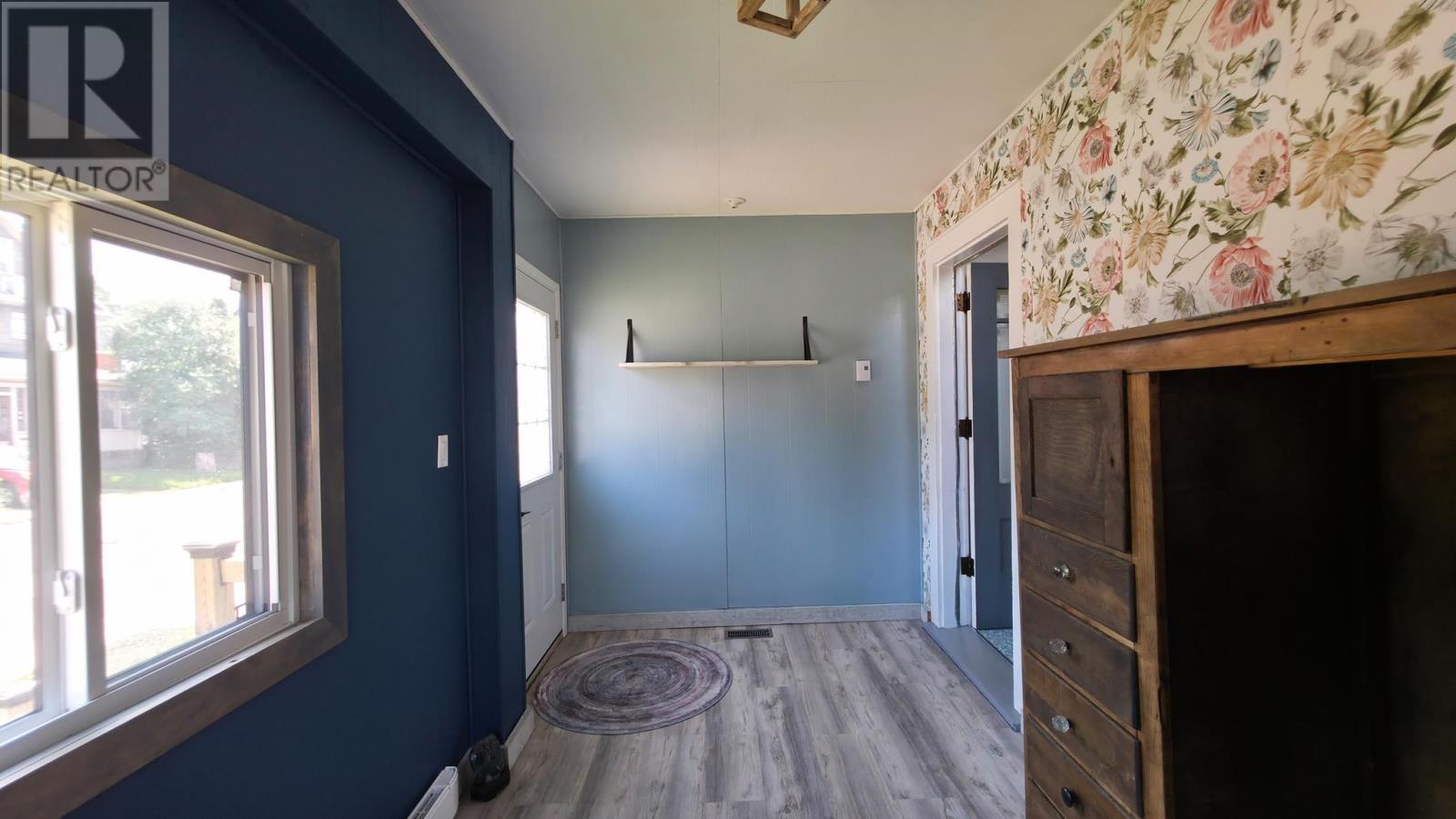27 Abbott ST - Image 16