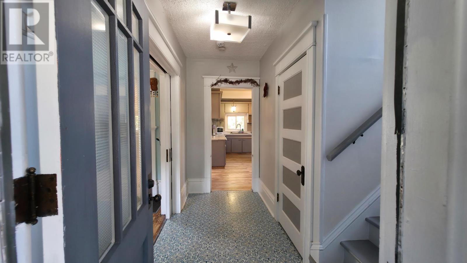 27 Abbott ST - Image 18
