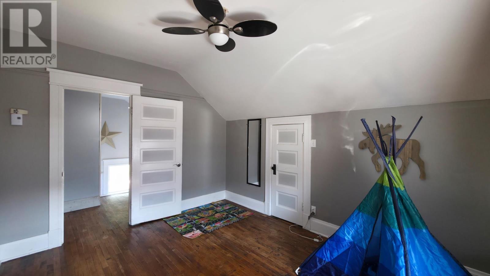 27 Abbott ST - Image 32