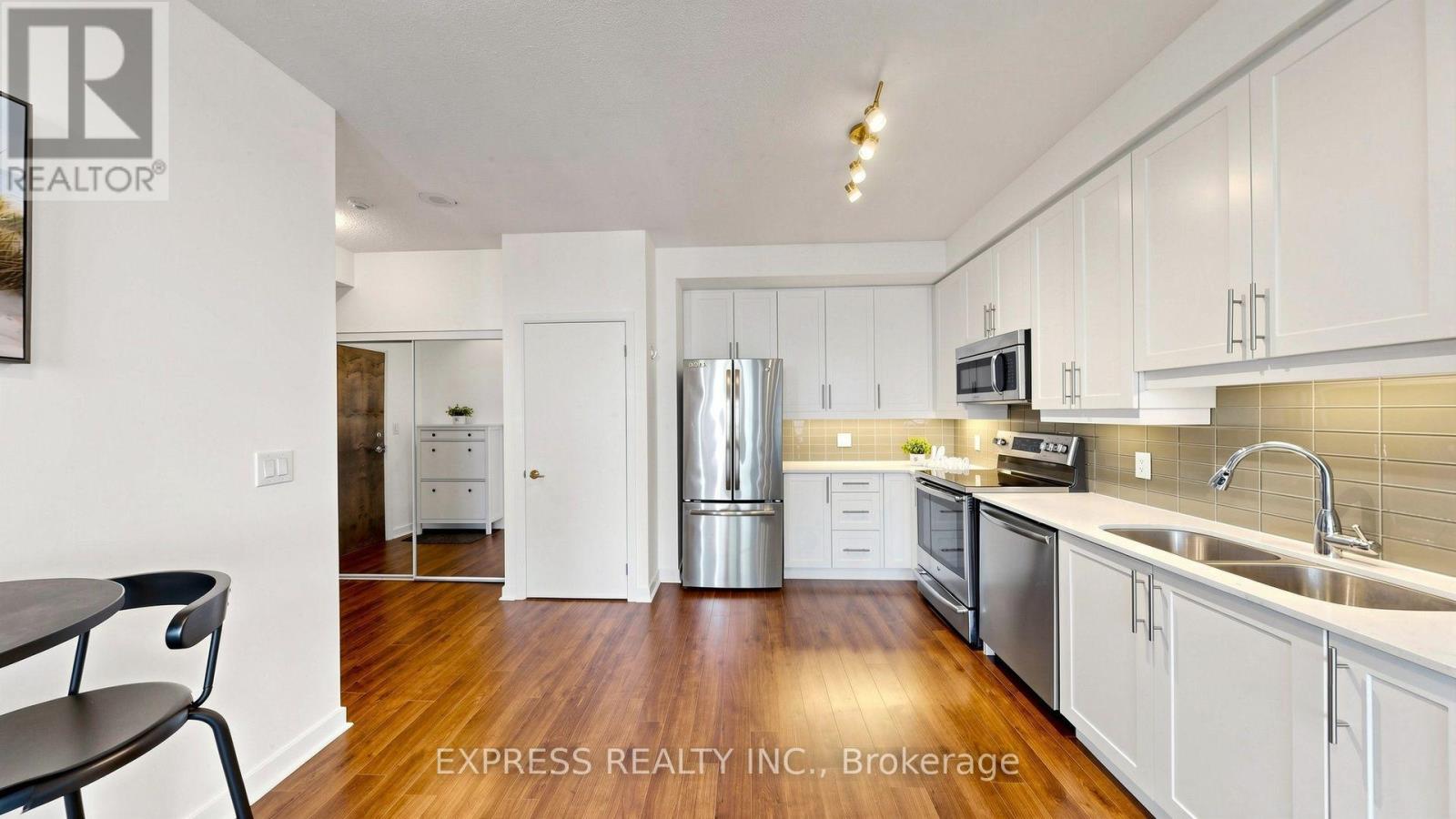 #4207 33 BAY STREET - 12