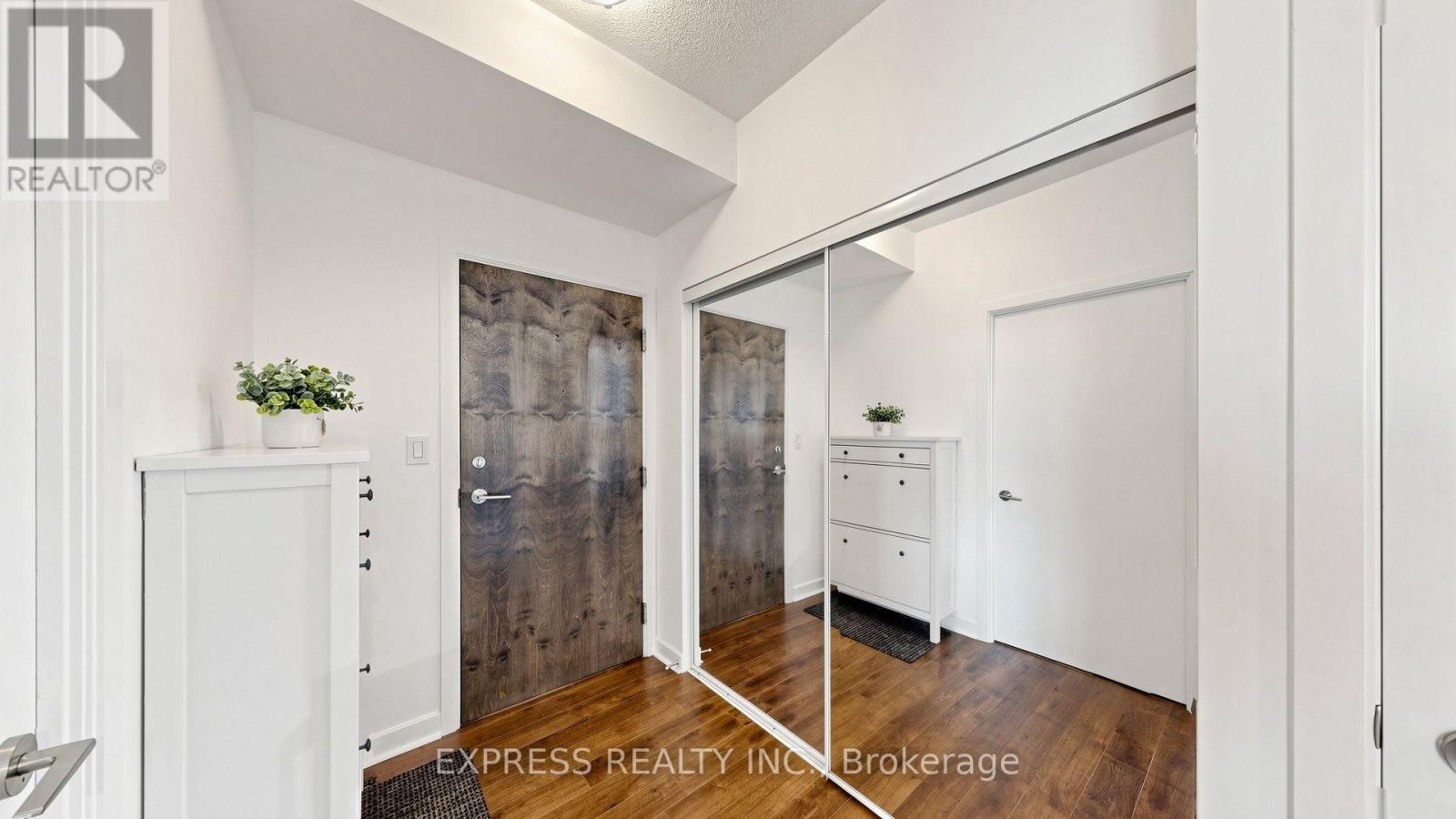 #4207 33 BAY STREET - 22