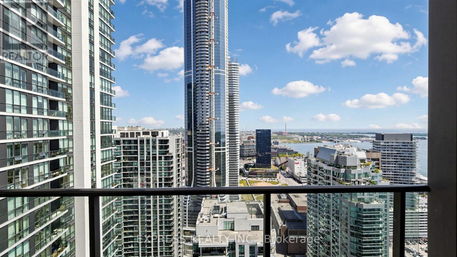 #4207 33 BAY STREET - 40
