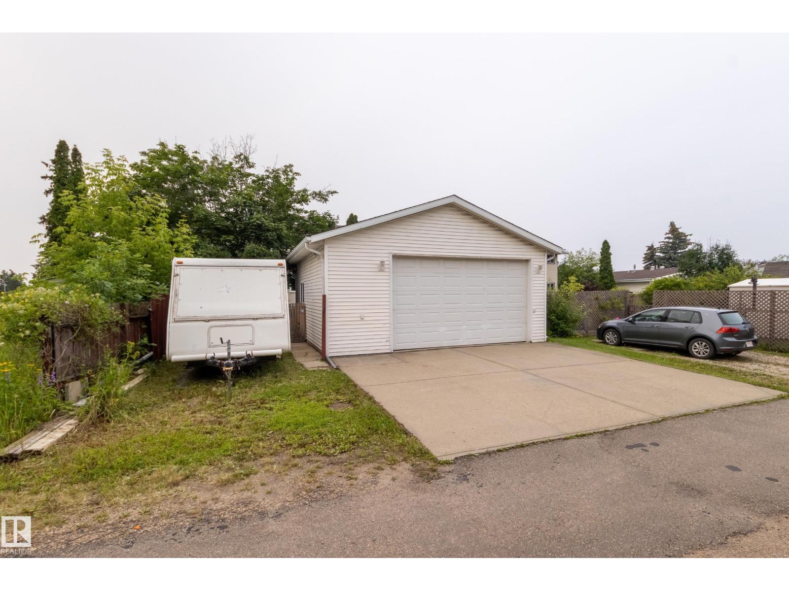4233 85 ST NW - 35