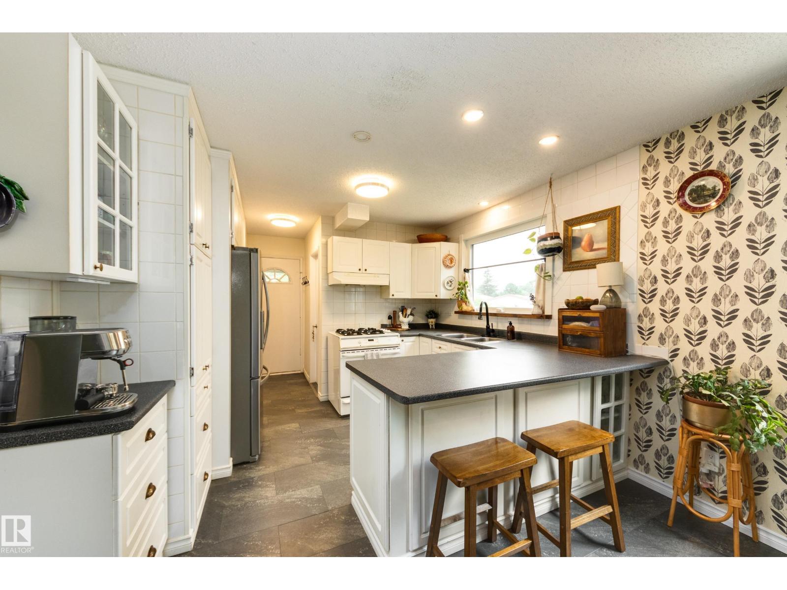 4233 85 ST NW NW - Photo 9