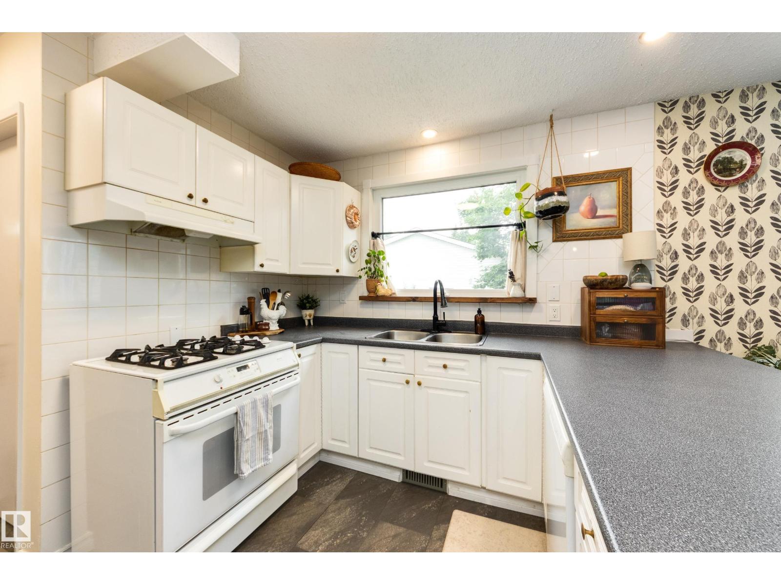 4233 85 ST NW - 10