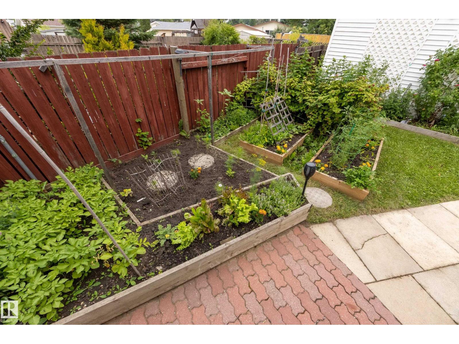 4233 85 ST NW - 34
