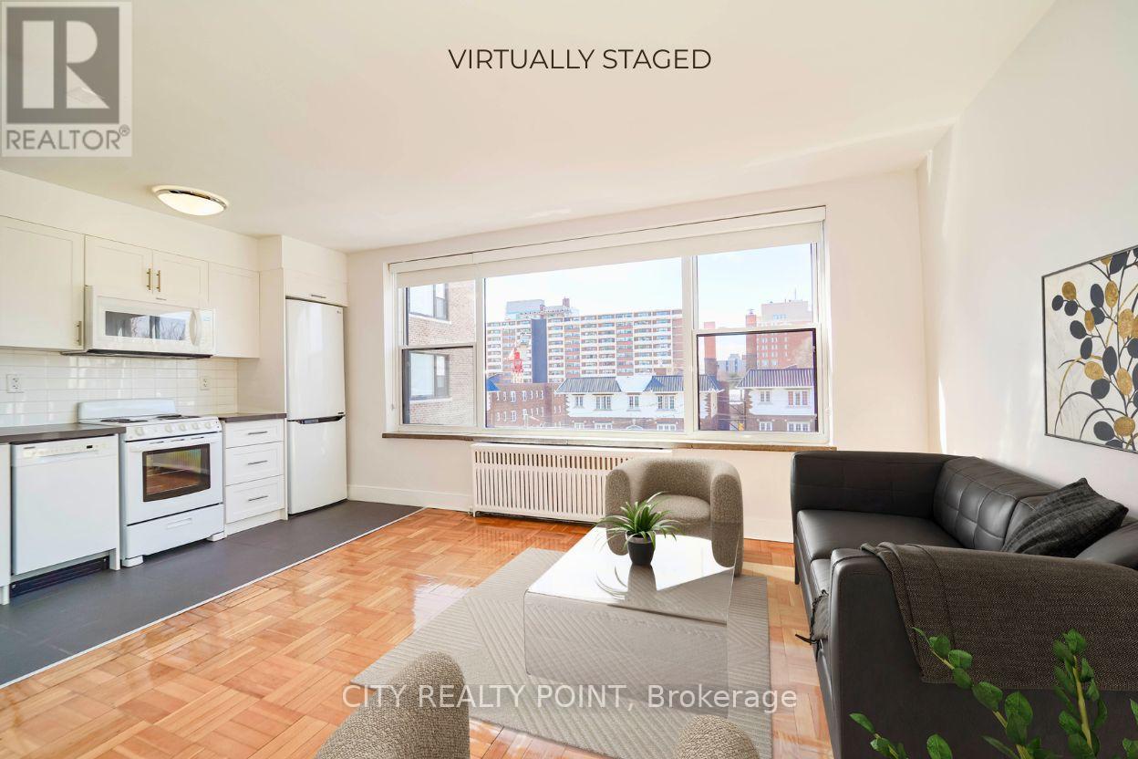 Photo of 1545 Bathurst Street
