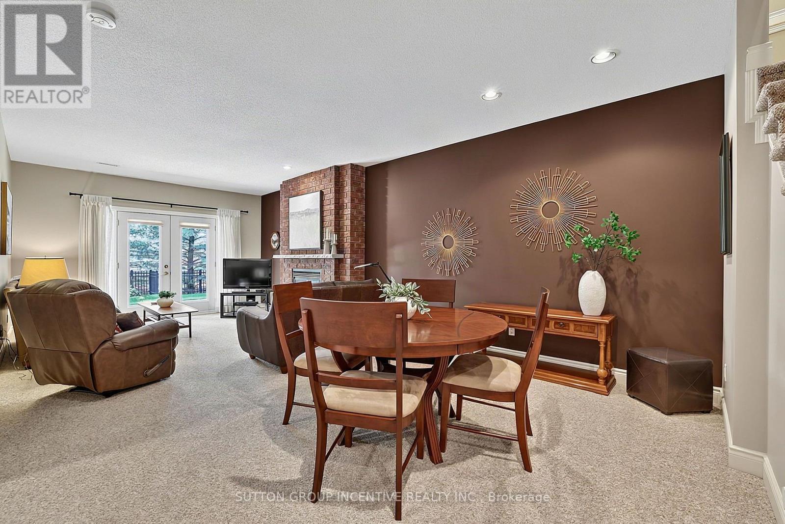 13 RENAISSANCE POINT - Image 28