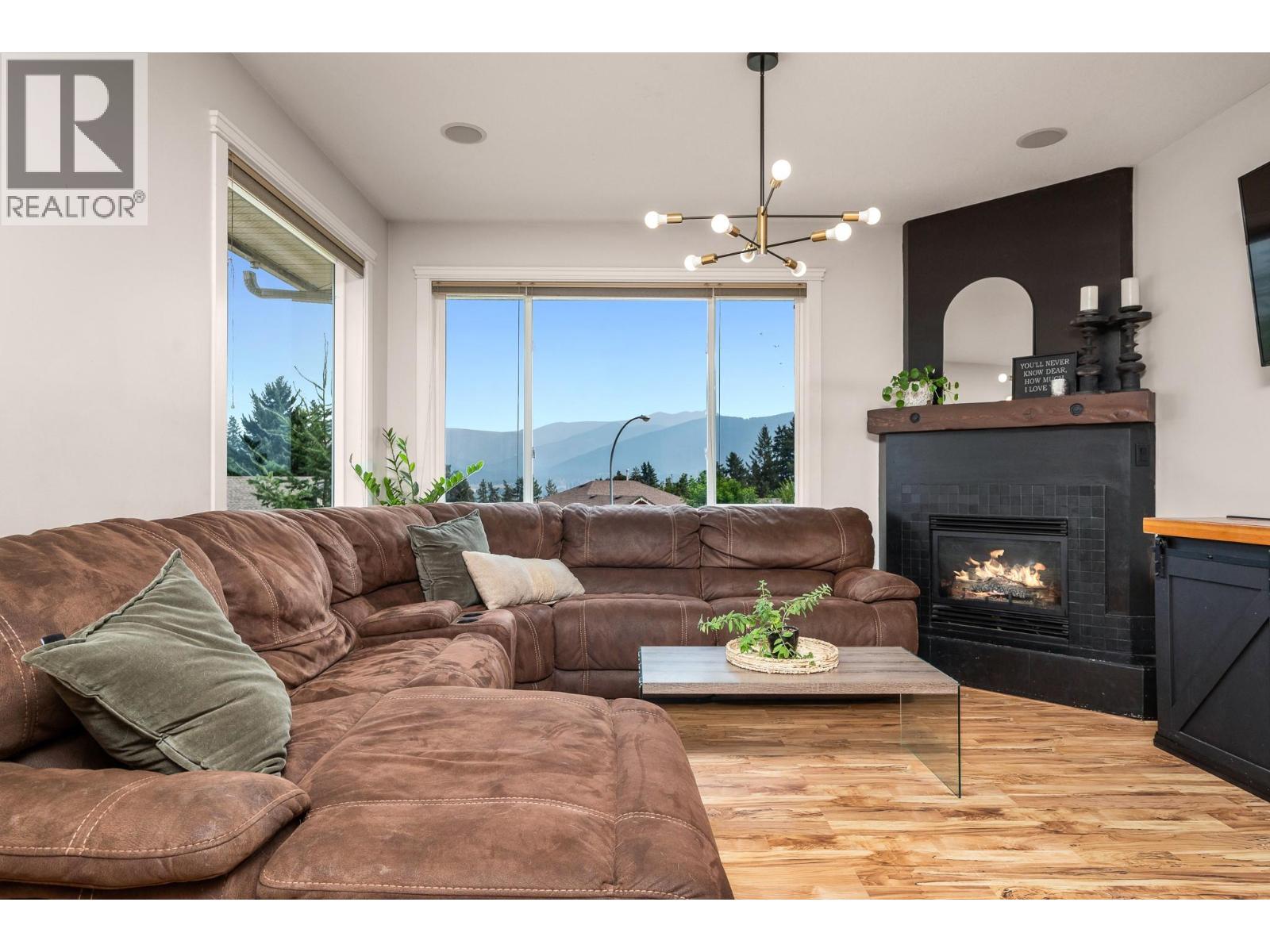 2040 Skyview Crescent - 12