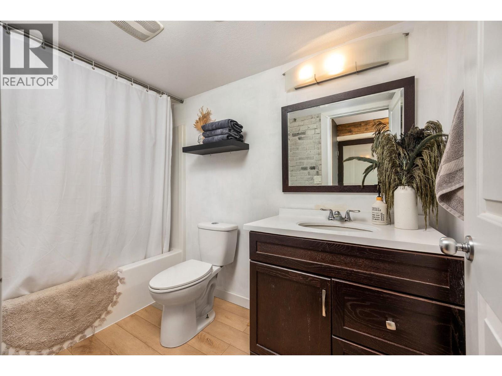 2040 Skyview Crescent - Image 23