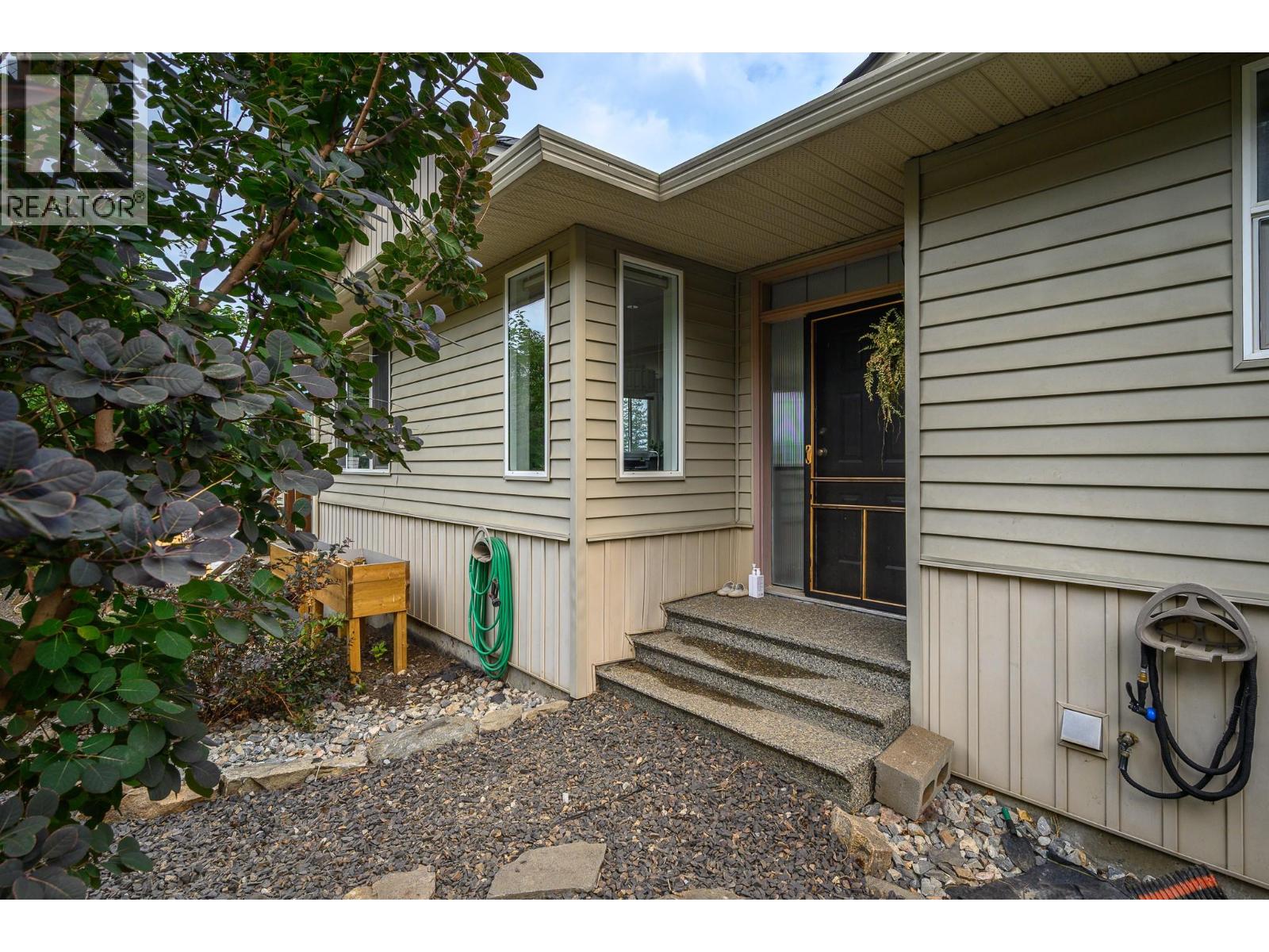 2040 Skyview Crescent - 38