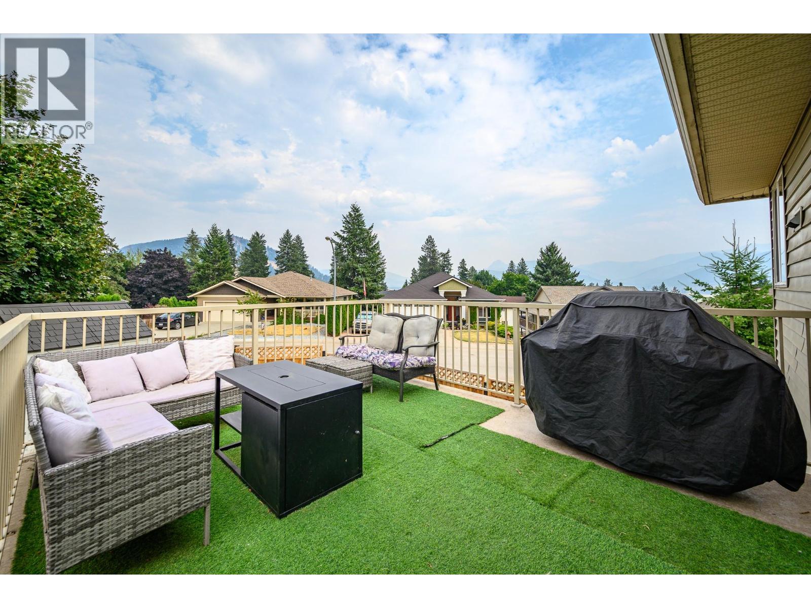 2040 Skyview Crescent - 39