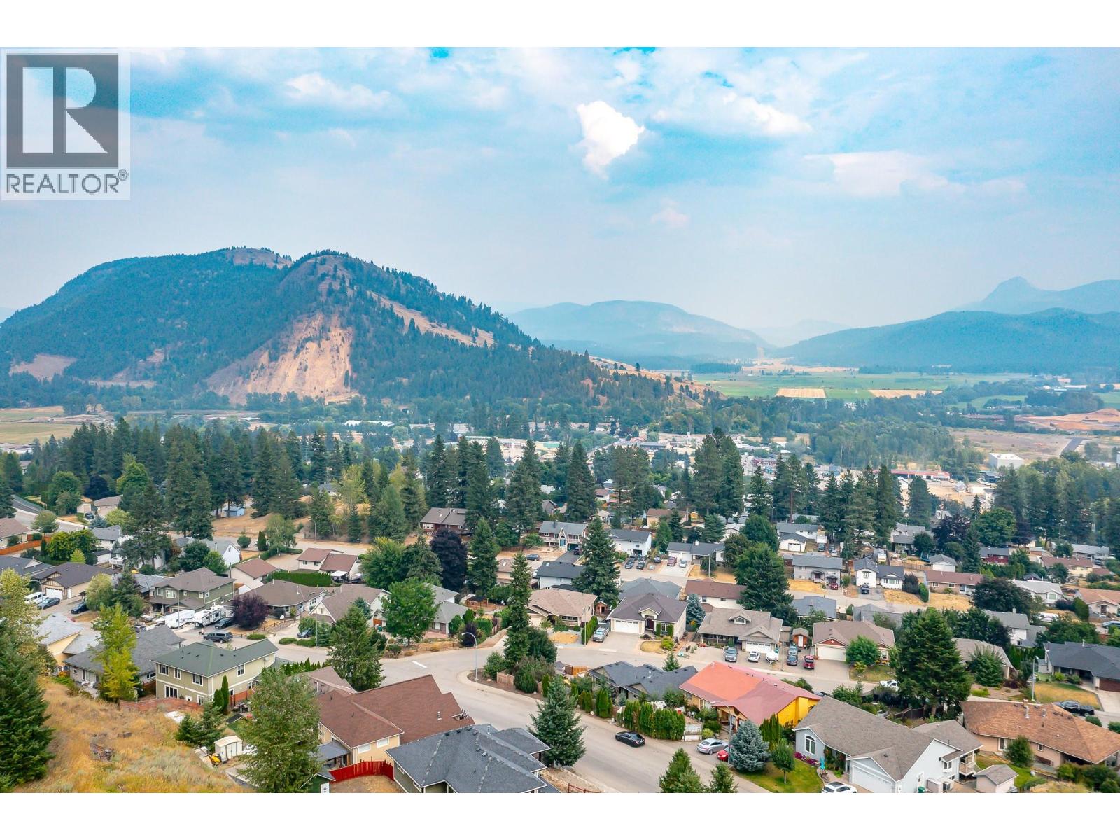 2040 Skyview Crescent - Image 47