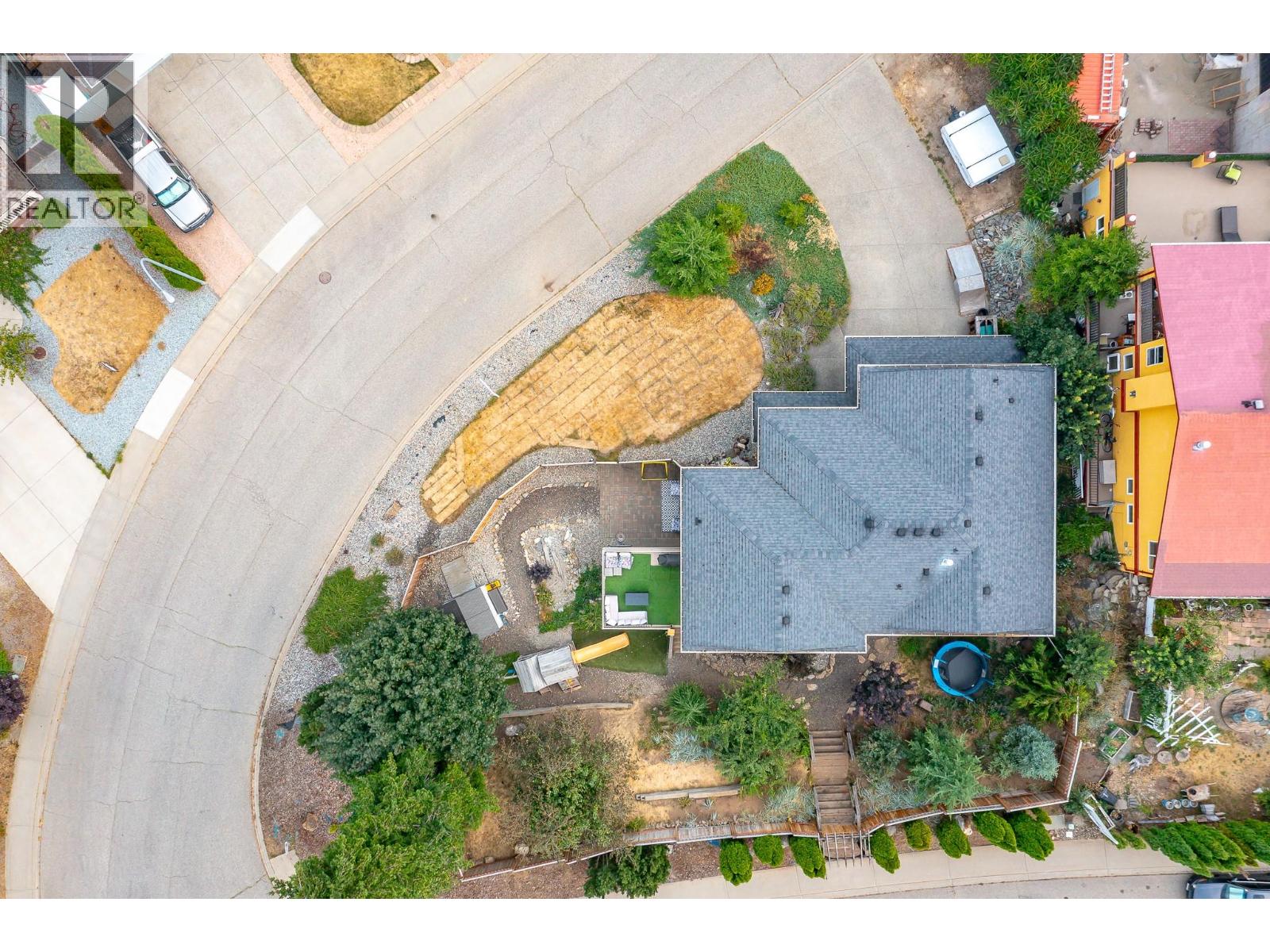 2040 Skyview Crescent - 48